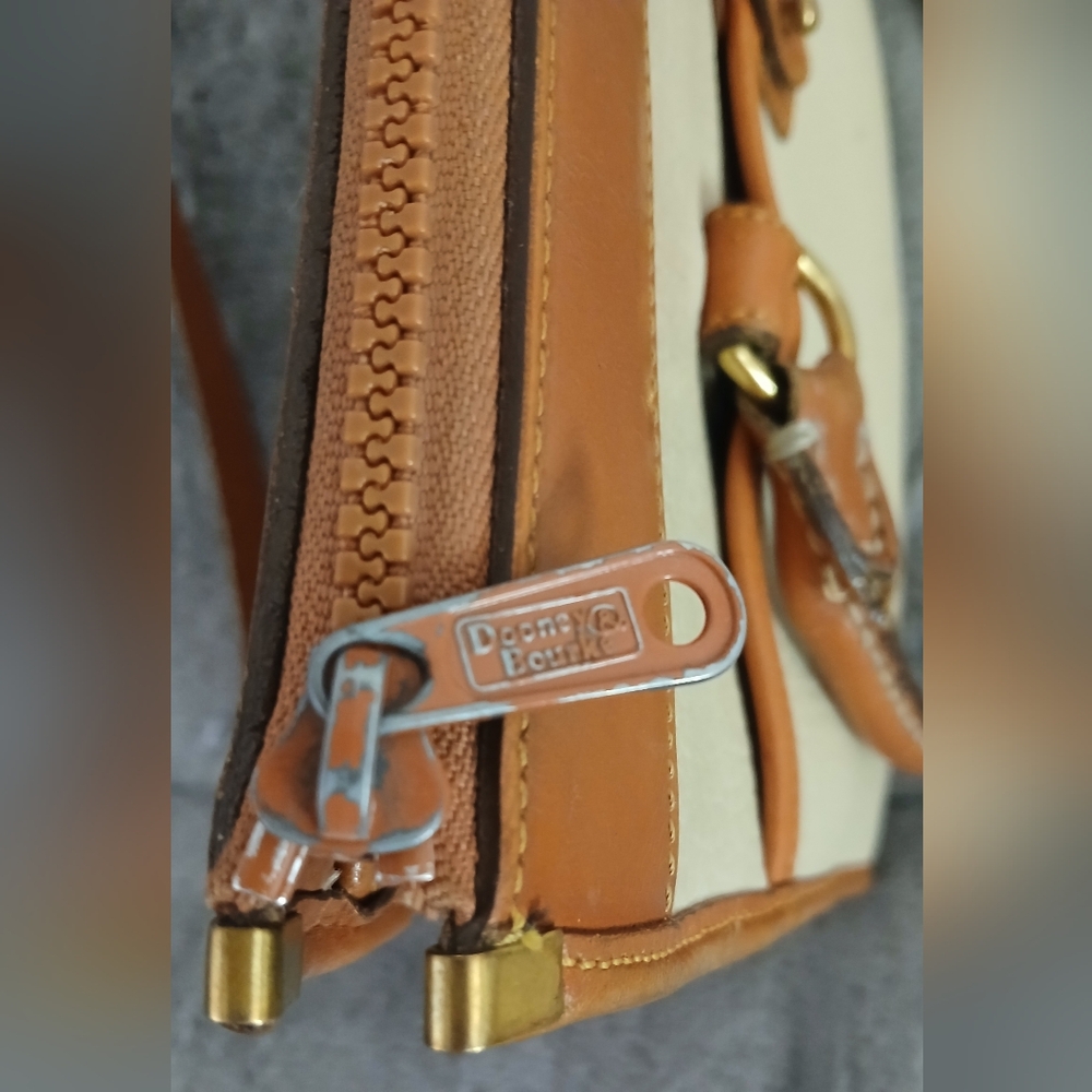 Vintage Dooney & Bourke Crossbody - Picture 8 of 16
